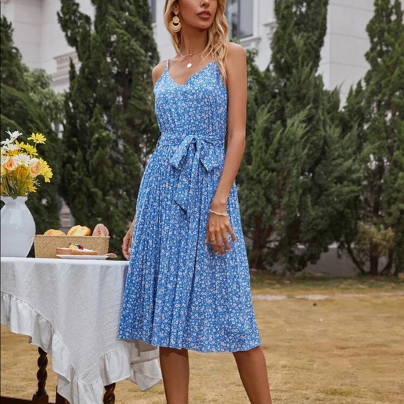 Floral print belted dress - Picture 6 of 9